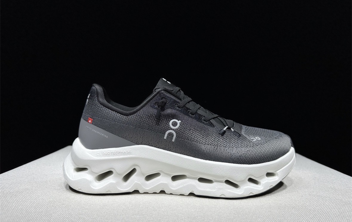 On cloud zwart