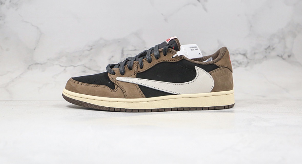 Nike Travisscott bruin wit